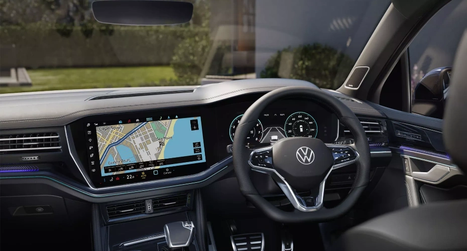 User comfort on a new level: the Innovision Cockpit
